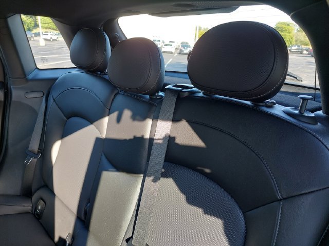 Used 2019 MINI Cooper 4-Door Hardtop FWD image 29