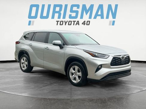 Used 2023 Toyota Highlander LE image 1