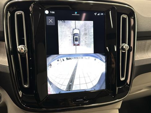 New 2026 Volvo XC40 B5 Plus w/ Protection Package Premier image 18