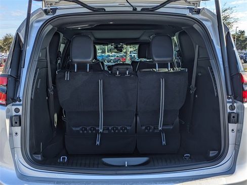 New 2026 Chrysler Pacifica Select image 12