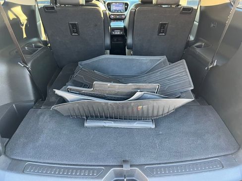 Used 2023 GMC Acadia Denali image 17