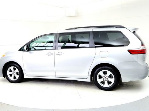 Used 2020 Toyota Sienna LE FWD image 4