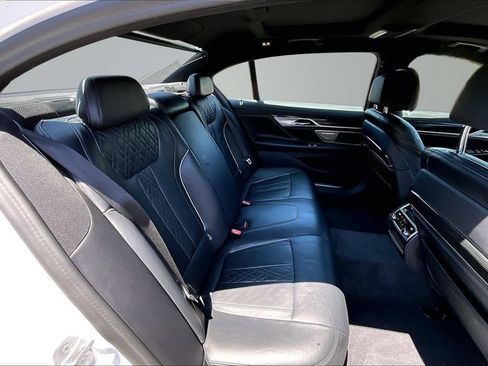 Used 2021 BMW 750i xDrive w/ M Sport Package AWD/4WD image 14