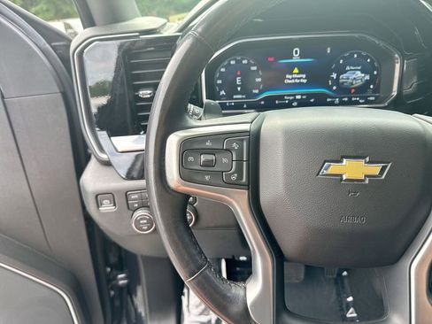 Used 2022 Chevrolet Silverado 1500 LTZ AWD/4WD image 17