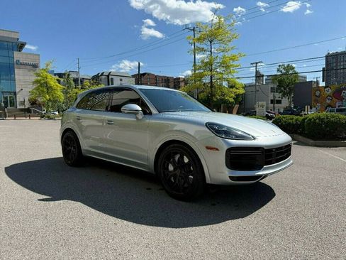 Used 2019 Porsche Cayenne Turbo image 3
