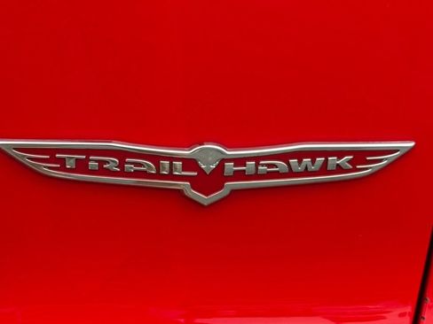Used 2019 Jeep Cherokee Trailhawk w/ Comfort/Convenience Group AWD/4WD image 16