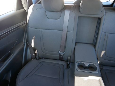 Used 2023 Hyundai Tucson SE image 12