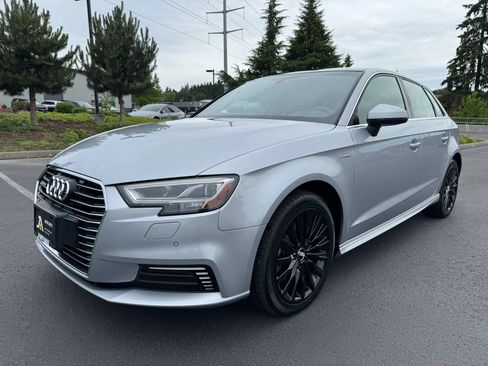 Used 2018 Audi A3 e-tron Premium Plus w/ Premium Plus Package FWD image 4