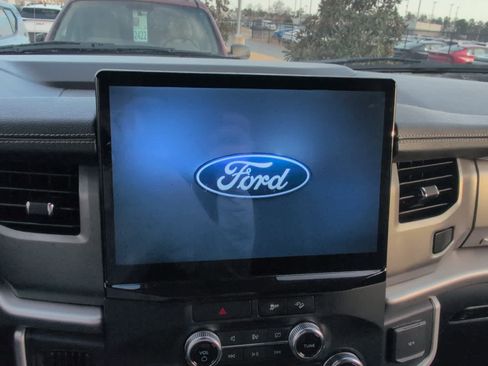 Used 2023 Ford Expedition Max XLT image 11