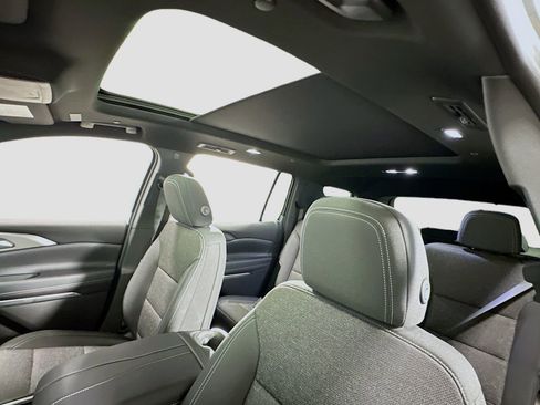 New 2026 Chevrolet Traverse LT w/ Sun and Wheel Package FWD image 24