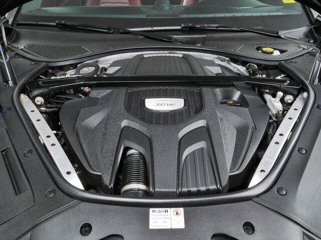 Used 2019 Porsche Panamera 4 AWD/4WD image 38