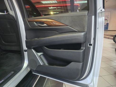 Used 2017 Cadillac Escalade ESV Premium Luxury image 19