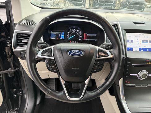 Used 2019 Ford Edge Titanium image 25