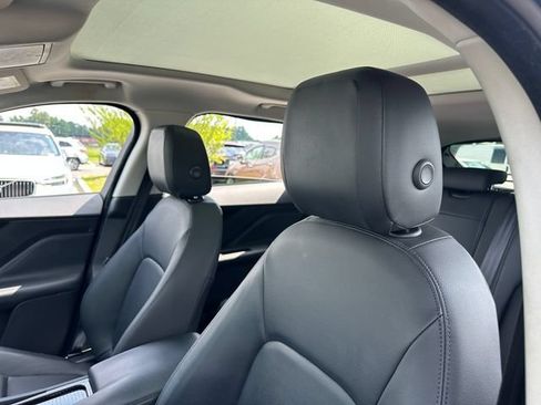 Used 2018 Jaguar F-PACE Premium AWD/4WD image 15