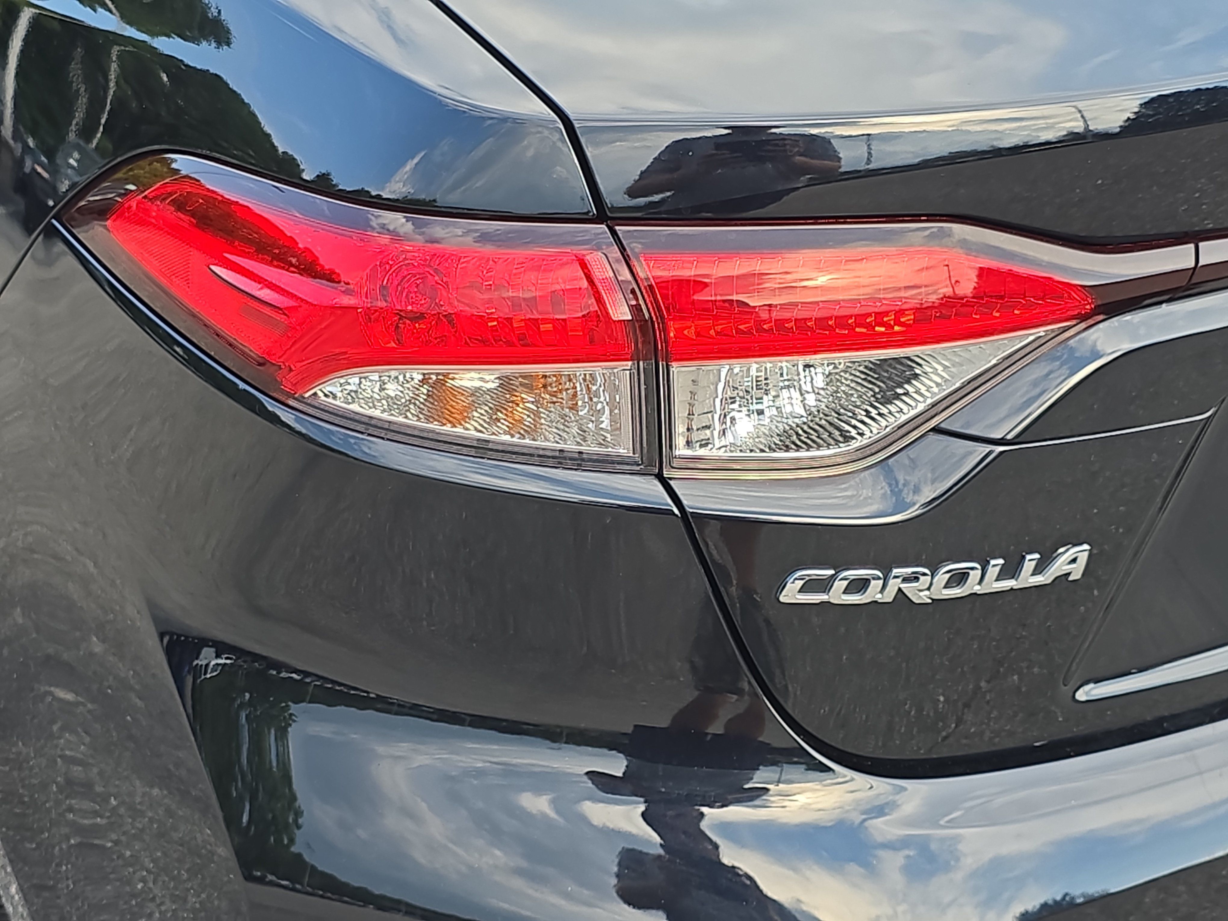 Used 2023 Toyota Corolla LE FWD image 33
