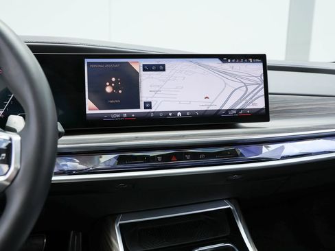Used 2024 BMW 740i RWD image 9