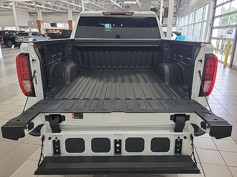 Used 2022 GMC Sierra 1500 Elevation w/ LPO, Elevation Black Package AWD/4WD image 18