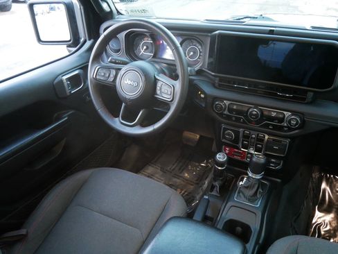 Used 2024 Jeep Wrangler Unlimited Rubicon image 7