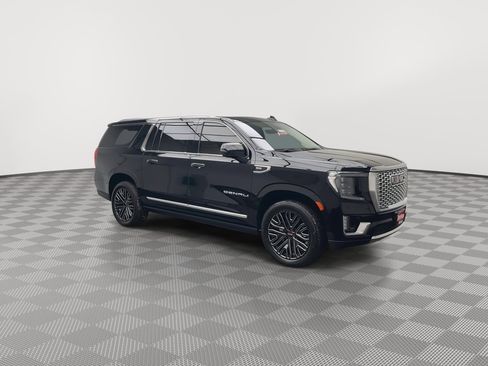 Used 2021 GMC Yukon XL Denali w/ Denali Premium Package image 39
