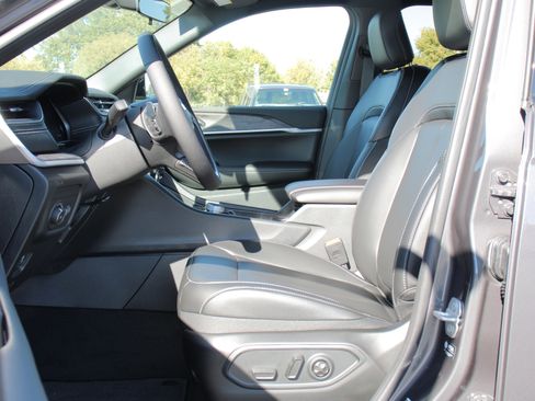 New 2025 Jeep Grand Cherokee L Limited image 3