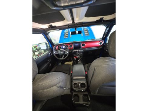 Used 2023 Jeep Gladiator Rubicon w/ Cold Weather Group AWD/4WD image 17