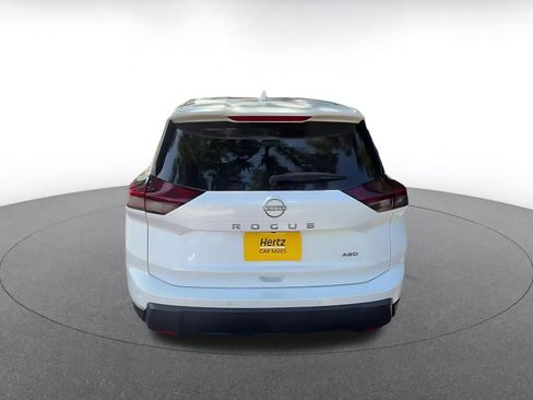 Used 2025 Nissan Rogue SV AWD/4WD image 12