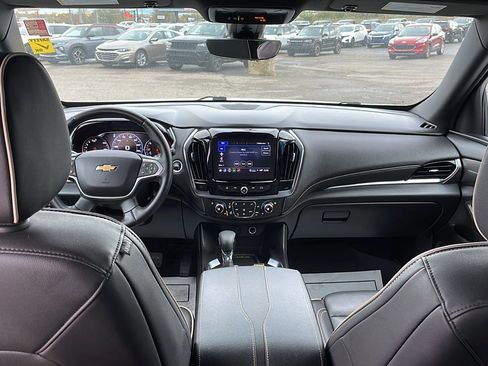 Used 2023 Chevrolet Traverse Premier FWD image 14