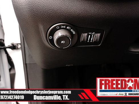 New 2026 Jeep Compass Latitude image 27