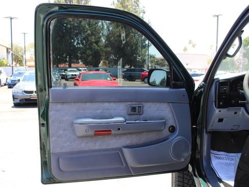 Used 2000 Toyota Tacoma 4x4 Xtracab V6 image 7