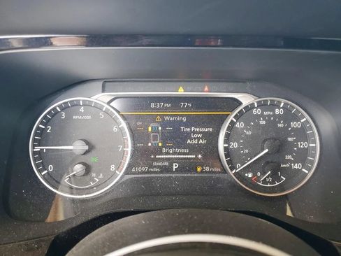 Used 2024 Nissan Pathfinder SV FWD image 9