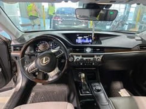 Used 2017 Lexus ES 350 w/ Premium Package FWD image 4
