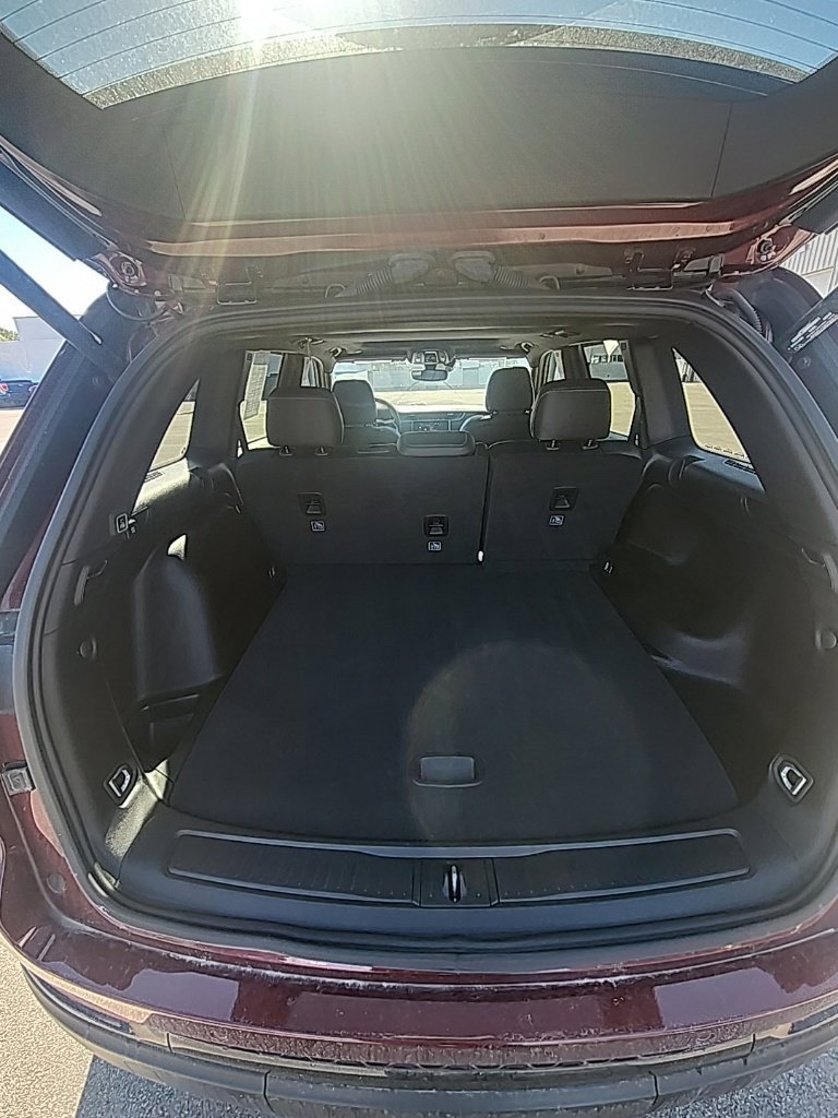 Used 2024 Jeep Grand Cherokee Altitude AWD/4WD image 11