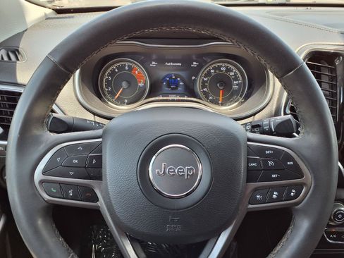 Used 2022 Jeep Cherokee Limited AWD/4WD image 16