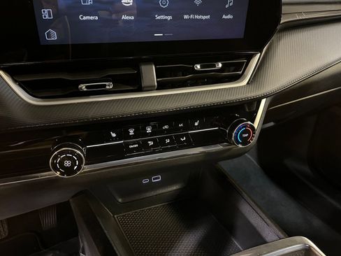 Used 2025 Chevrolet Equinox LT image 18