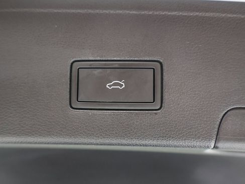 Used 2023 Volkswagen Atlas Cross Sport SEL R-Line image 18