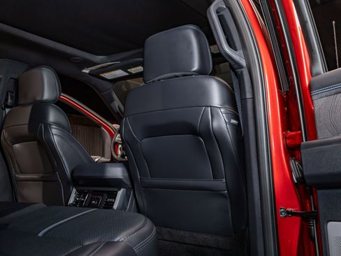 Used 2025 Ford F350 Platinum image 29