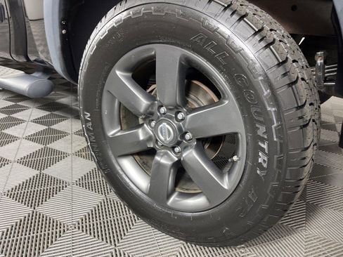 Used 2015 Nissan Titan SV w/ SV Value Truck Package image 10