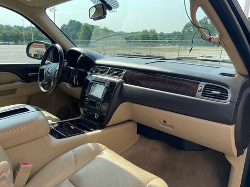 Used 2013 GMC Yukon XL Denali RWD image 23