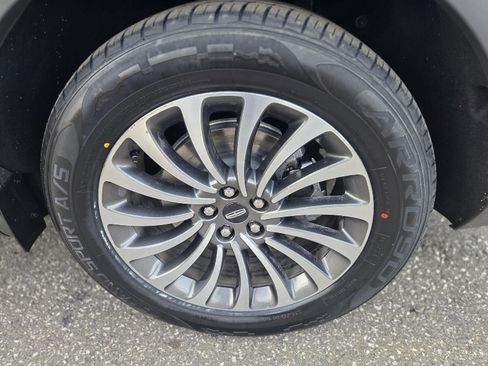 Used 2020 Lincoln Aviator Reserve w/ Equipment Group 201A image 13