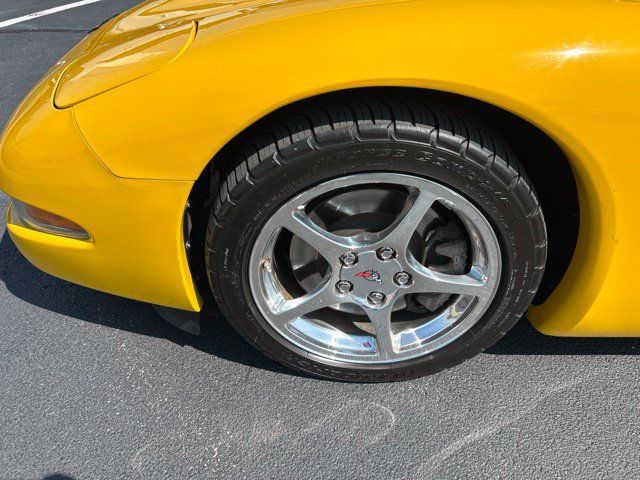 Used 2001 Chevrolet Corvette Coupe w/ Preferred Equipment Group2 RWD image 12
