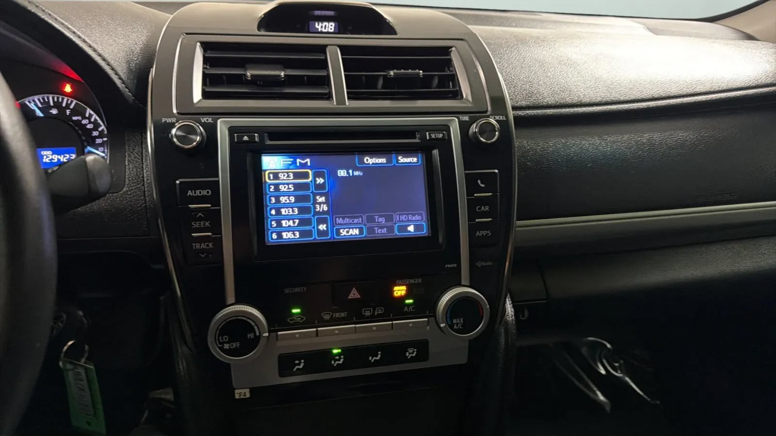 Used 2013 Toyota Camry SE FWD image 13