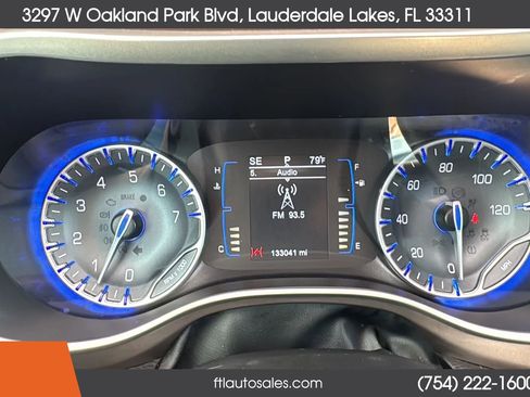 Used 2017 Chrysler Pacifica Touring-L image 35