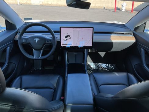 Used 2019 Tesla Model 3 Mid Range image 17