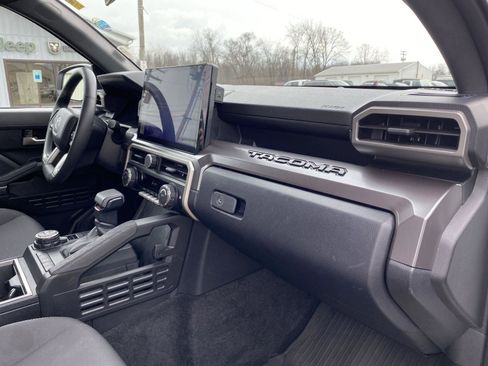 Used 2025 Toyota Tacoma TRD Off-Road image 34