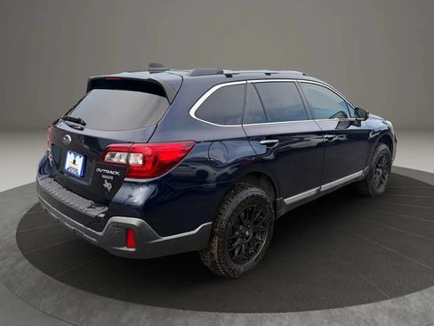 Used 2018 Subaru Outback 3.6R Touring AWD/4WD image 5