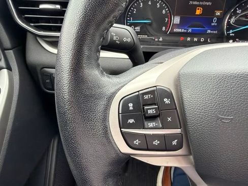 Used 2022 Ford Explorer XLT w/ Equipment Group 202A AWD/4WD image 8