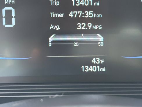 Used 2025 Hyundai Venue SEL image 24