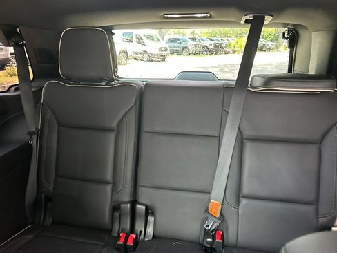 Used 2021 Chevrolet Tahoe Premier w/ Premium Package AWD/4WD image 11