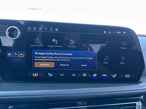 Used 2024 Chevrolet Traverse LT image 37