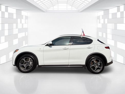 Used 2022 Alfa Romeo Stelvio Ti w/ Active Assist Plus Package AWD/4WD image 4
